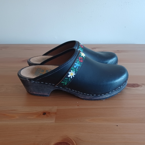 Tessa Clogs, Leather With Floral Embroidery, Made in Sweden, Size 41 - Picture 1 of 10
